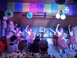 Die "schottischen Damen" beim Tanz