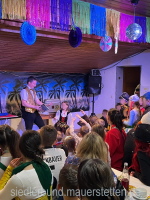 Auch Zauberer Magic Martin zieht die Kinder in seinen Bann