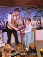 Der Zauberer mit Assistentin